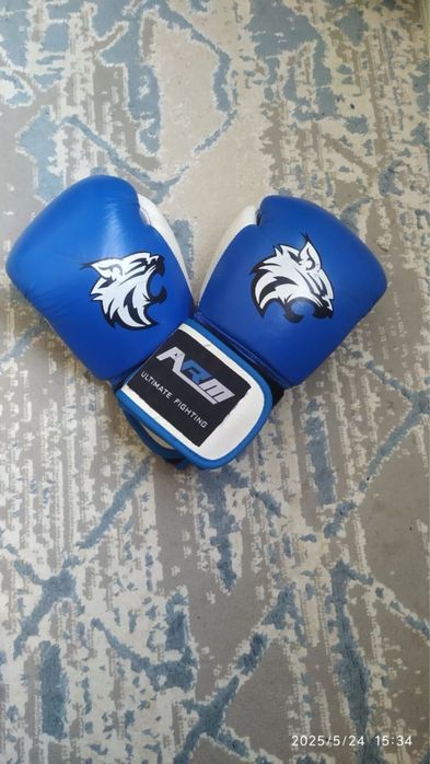 перчатки шлемы.     .