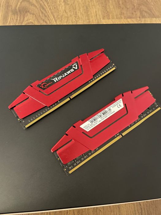 G.Skill Ripjaws DDR4 – 2 модула по 16GB (общо 32GB).