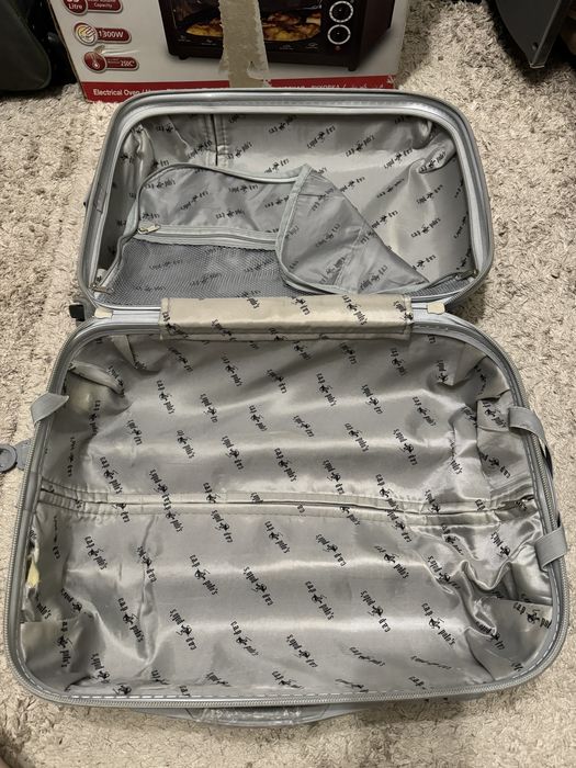 Б/у чемоданы в разных состояниях