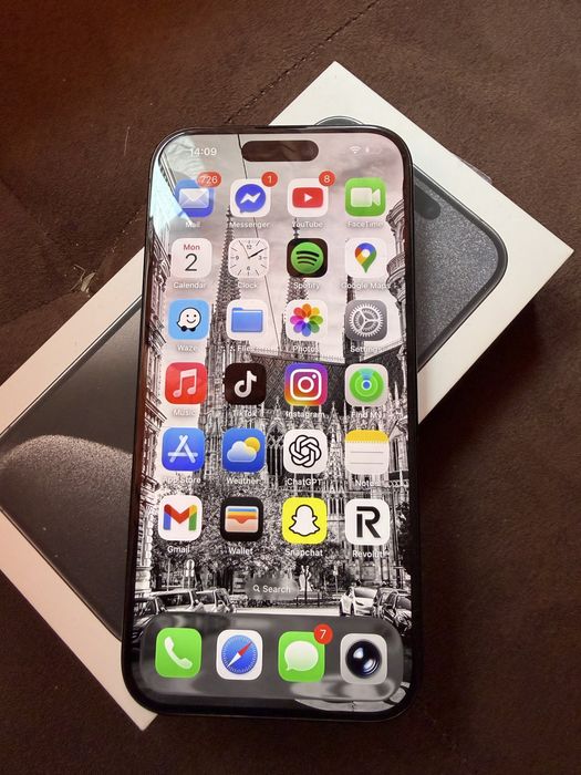 Продавам Iphone 15 pro 1tb