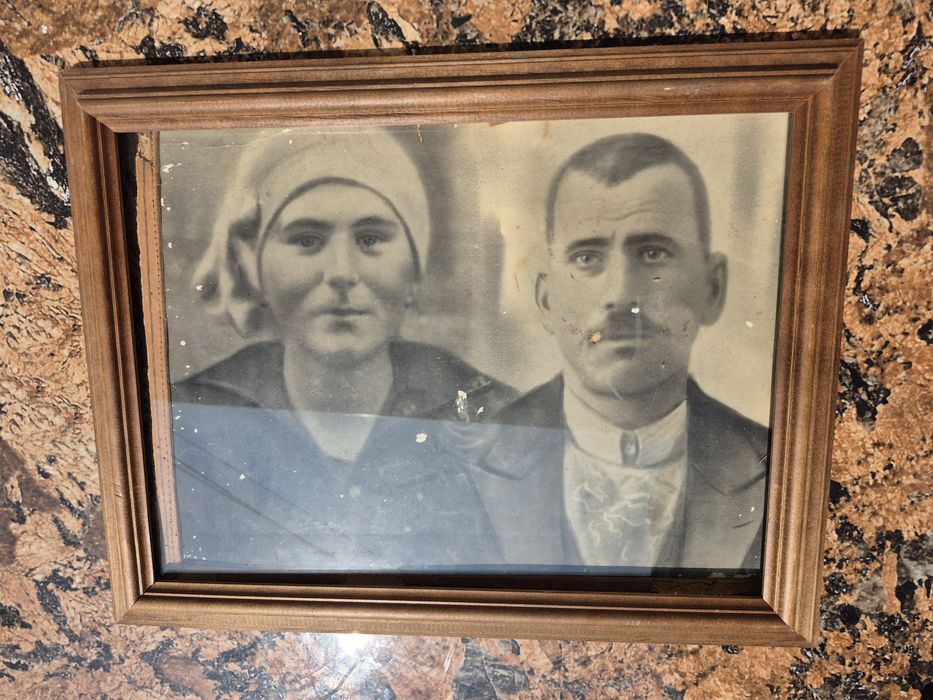 Vând rama tablou si photo de Familie 

Artiști:

- Fra