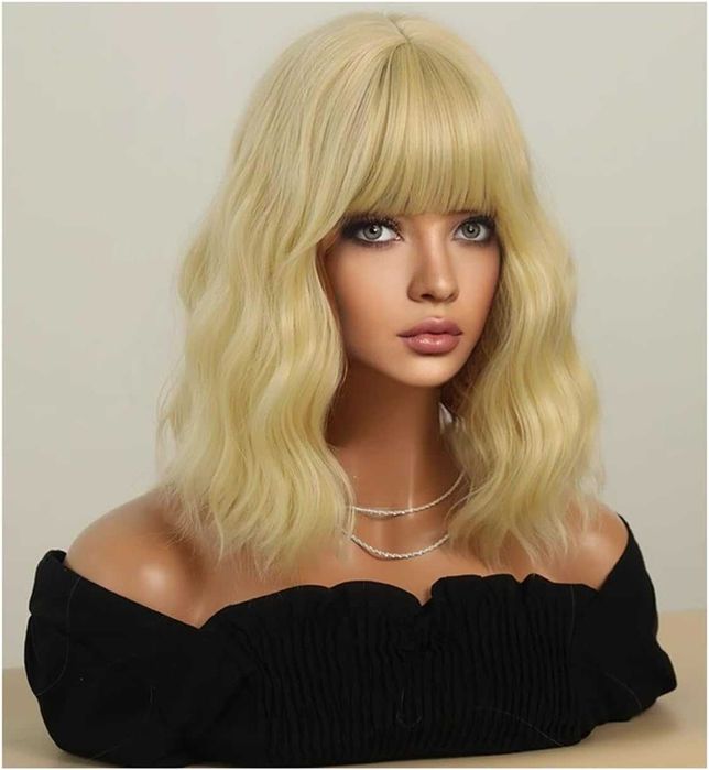 Златисто руса вълнообразна перука с бретон - 40 см