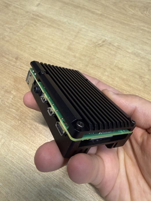 Raspberry Pi 4 Model B – 8GB RAM + Carcasă aluminiu cu două ventilatoare