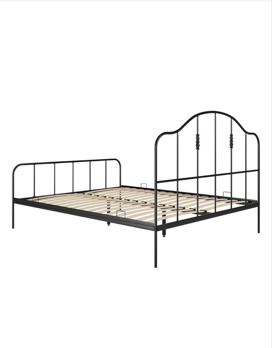 Кровать двуспальная с матрасом