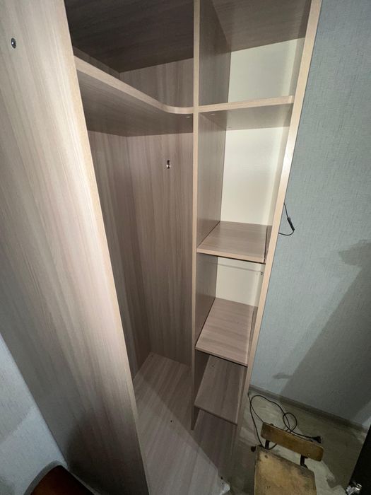 Продам шкаф угловой