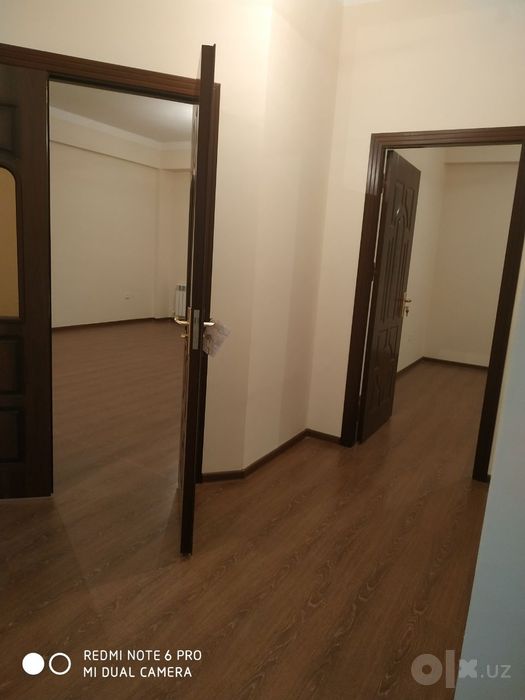 Продам квартиру новостройка. 3х комнат. 97 квадр. Метро Дустлик