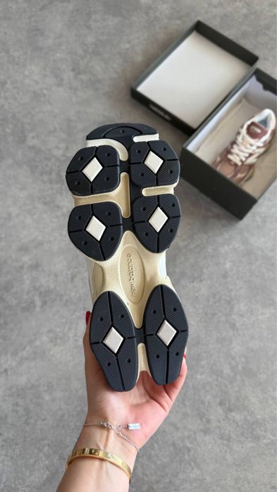 New Balance 9060 “Sparrow Flat Taupe”