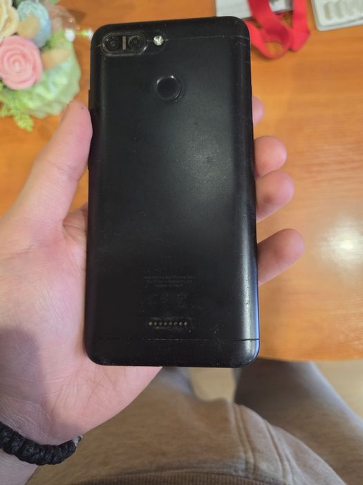 Продавам  телефон Xiaomi  redmi 6