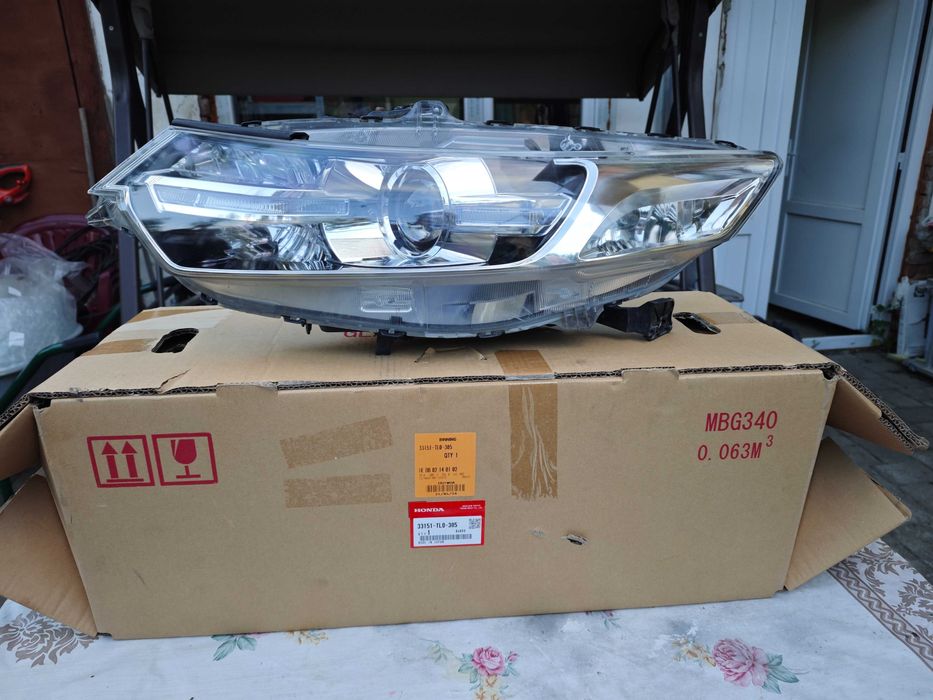 Set faruri cu xenon Honda Accord VIII