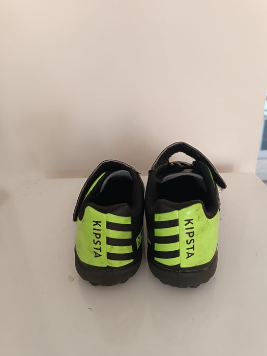 Детски футболни обувки бутонки номер 35 и 33