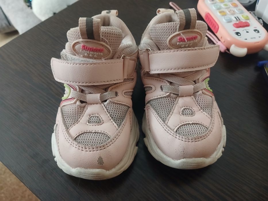 Отдам кросовочки на девочку