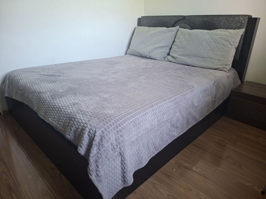 Vând pat , stare utilizat