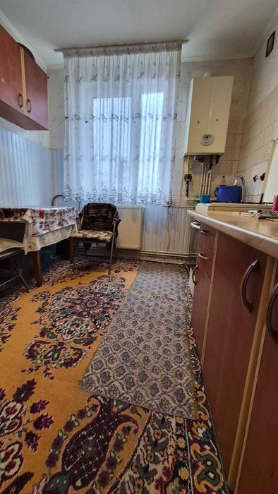 Apartament 3 camere decomandat in Onesti, zona de sus.