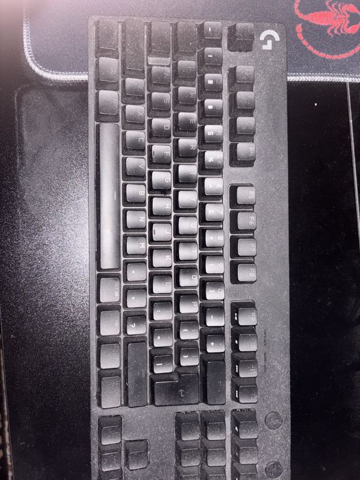 Продавам  геймърски сетъп (Ryzen 5500 3.6GHz + RX 6600 + 180Hz монитор) – готов за игра!