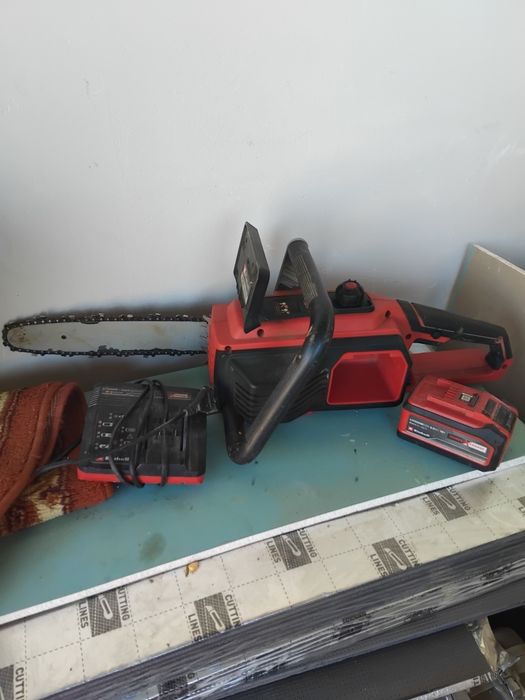 Drujbă electrică Einhell completă.