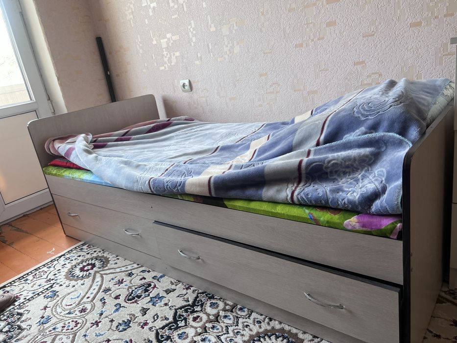 Кровать с тумбой