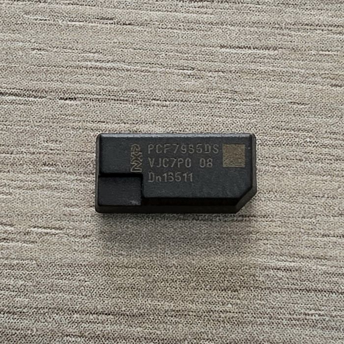 Транспондер чип NXP PCF 7935 DS за автомобилен ключ
