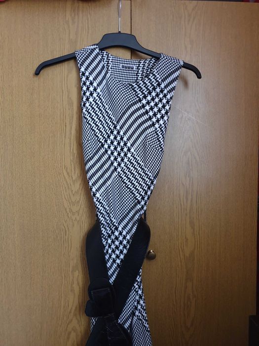 Черно-бяла елегантна рокля