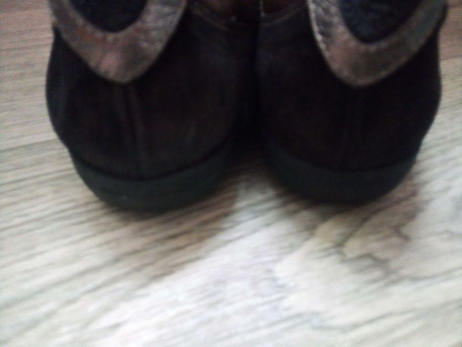 Намалени! Маркови спортни дамски обувки естест. кожа 2 чифта  39 и 40