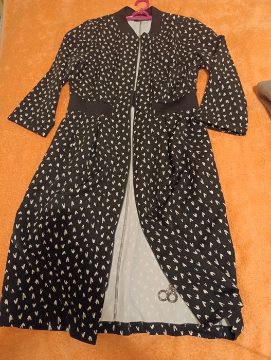 Платье женское продаю