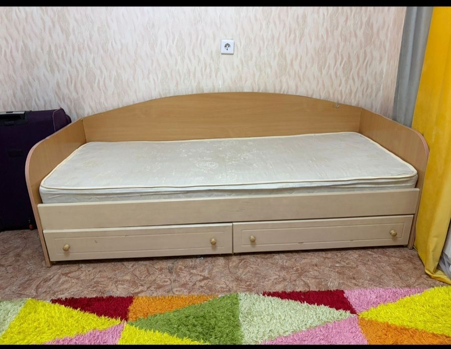 Продам кровать с матрасом