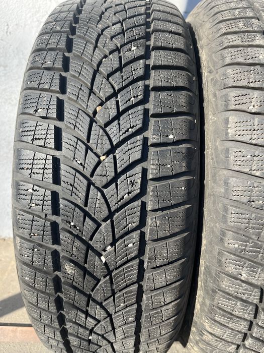 4 бр. зимни гуми 215/65/16 GoodYear 7-7,5 mm DOT 2618