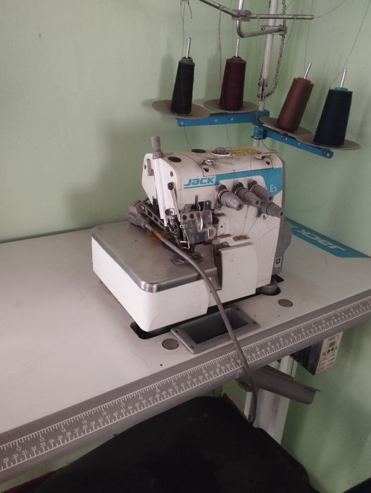 Averlok JAK tikuv mashinasi elektron