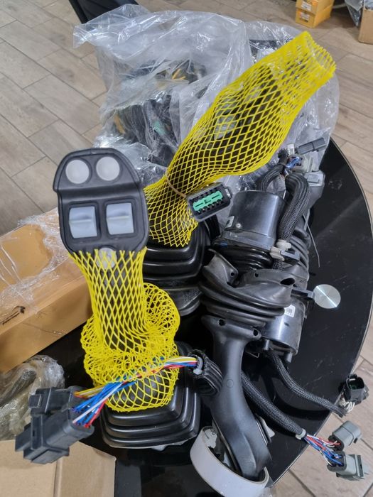 Joistik jcb .Electric sau Hidraulic