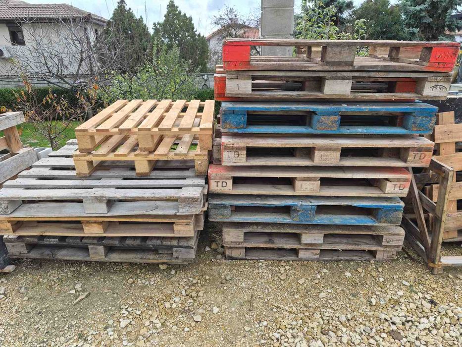 Продавам палети различни размери