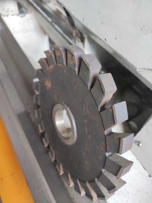 Vând freză disc metal