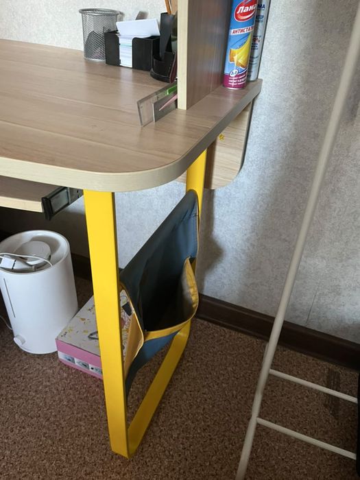 Рабочий стол в детскую комнату