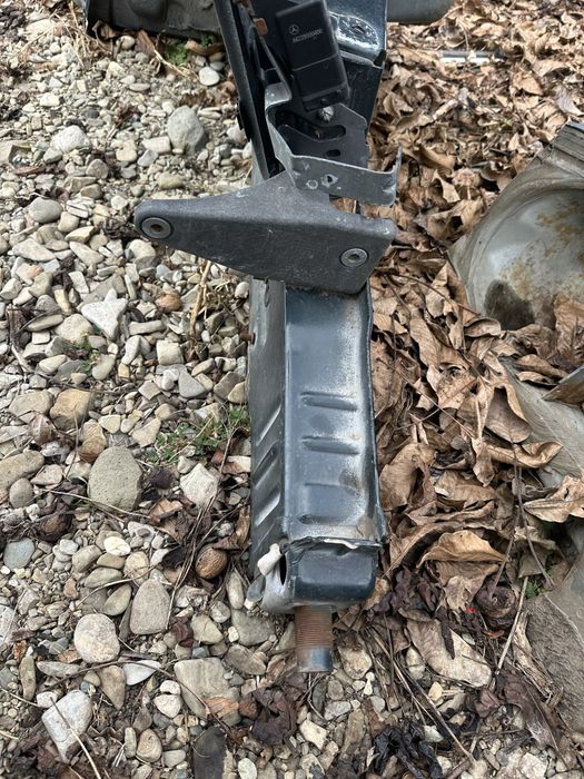 Lonjeron / Prag / Stalp dreapta Mercedes Vito W447, 2015-2023