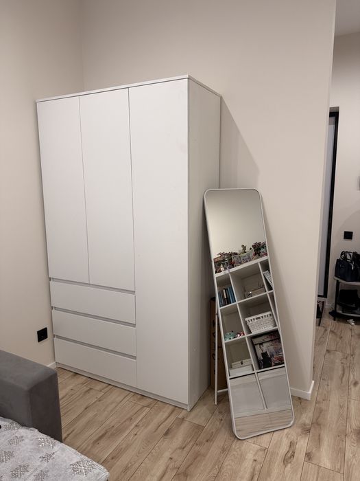 Шкаф и зеркало продам вместе