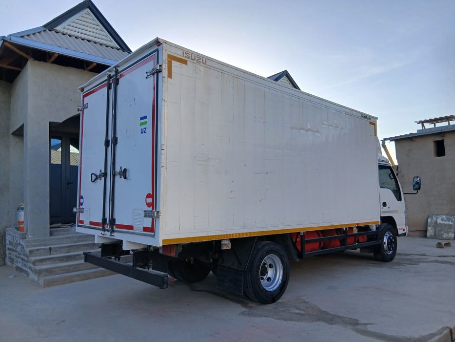 Isuzu 2014 nqr sotiladi