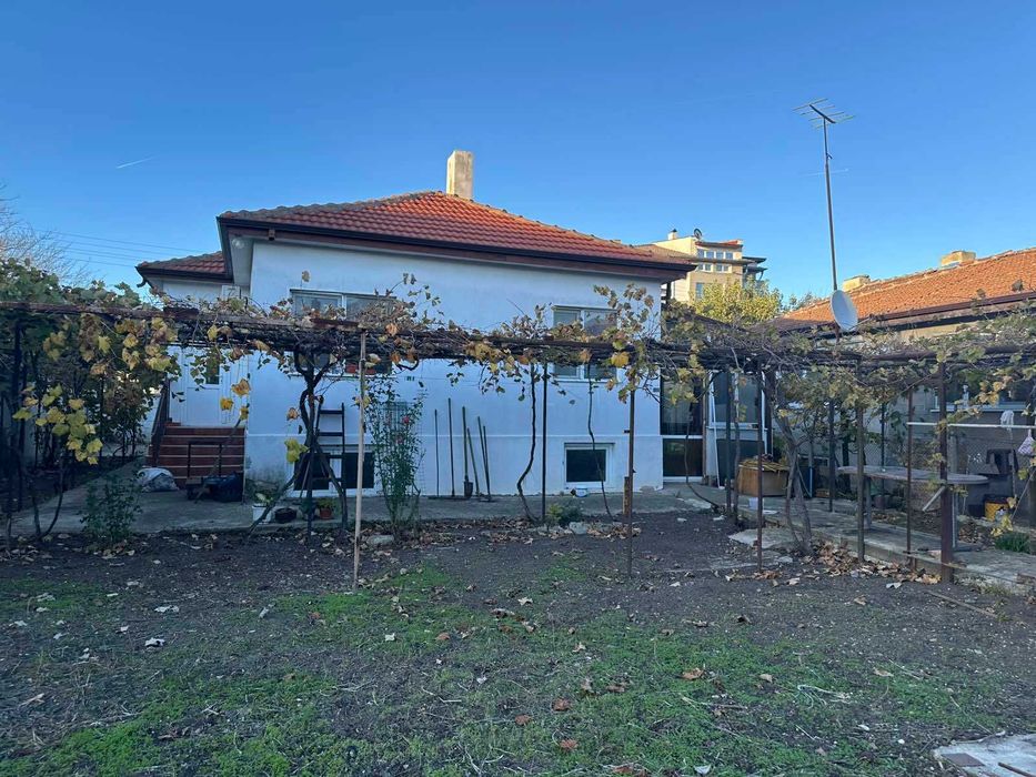 Продавам къща близо до центъра на град Каварна