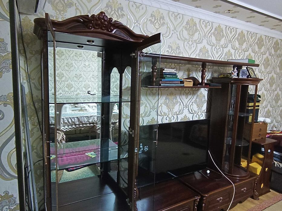 Китайская мебель (горка) Б/У самовывоз