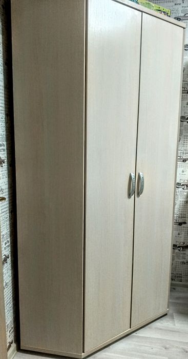 Продам плательный шкаф