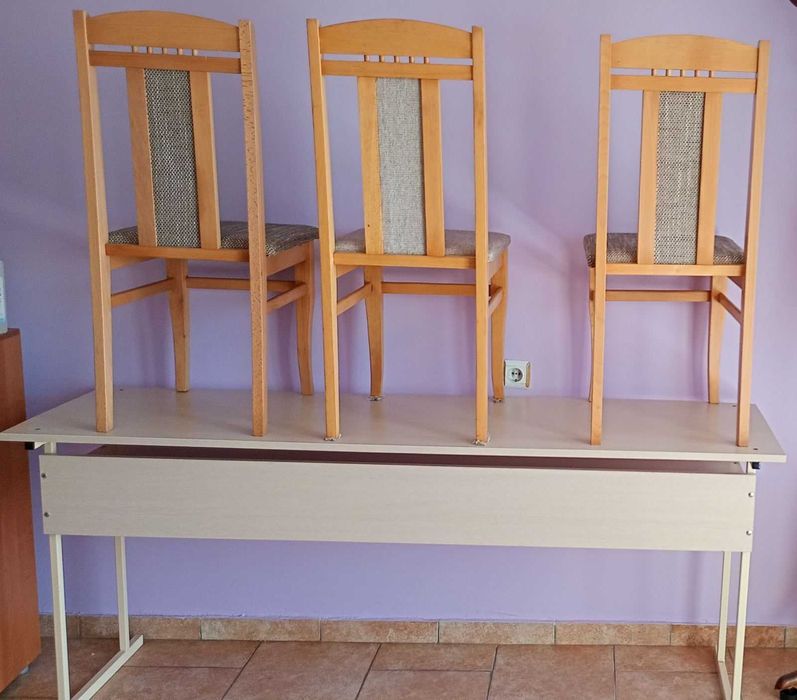 Три триместни чина + 12 стола; 100 евро всяка маса, 20 евро всеки стол; Масите може да се вземат и по отделно, столовете- минимум 4 броя