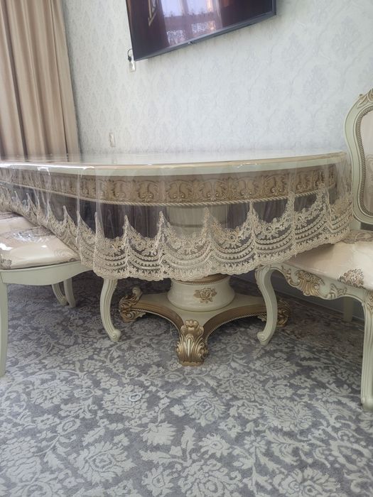 Стол со стульями