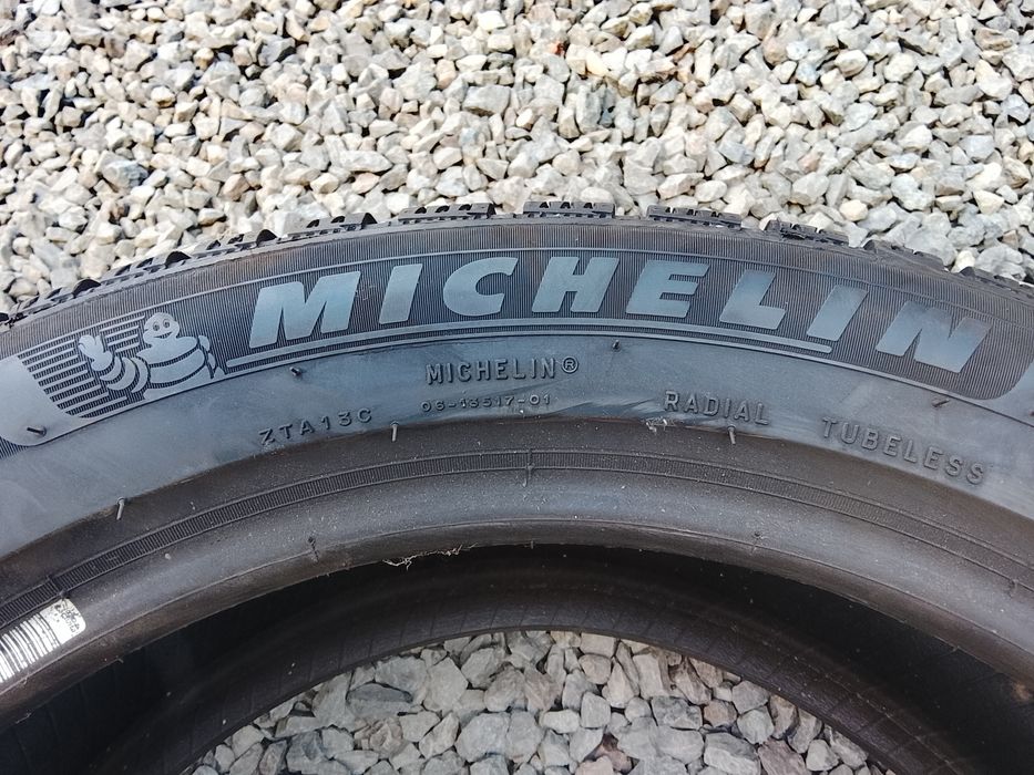 225 50 17 . Michelin. An 2022