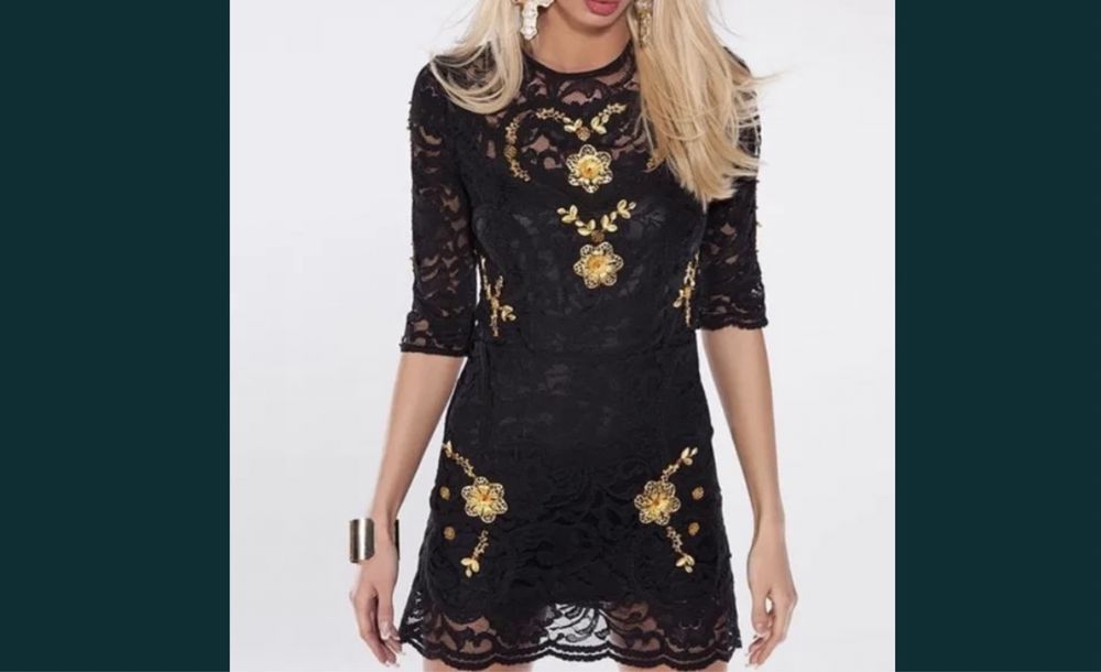 Дантелена рокля с уникален дизаин