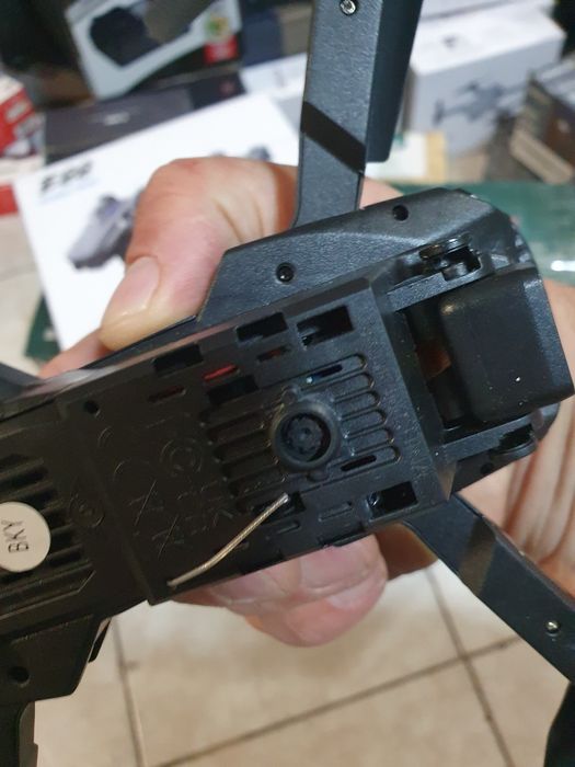 Дрон E88 PRO, 4K, сгъваеми ръце, 2 камери