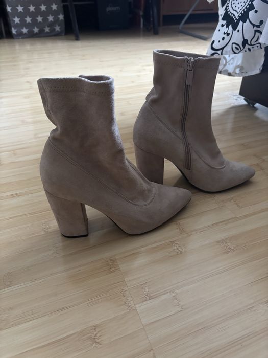 Botine bej toc inalt!