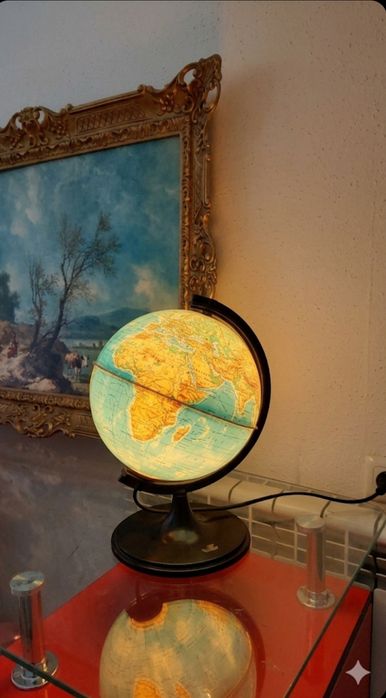 Крутой глобус-ночник. Светится в темноте!