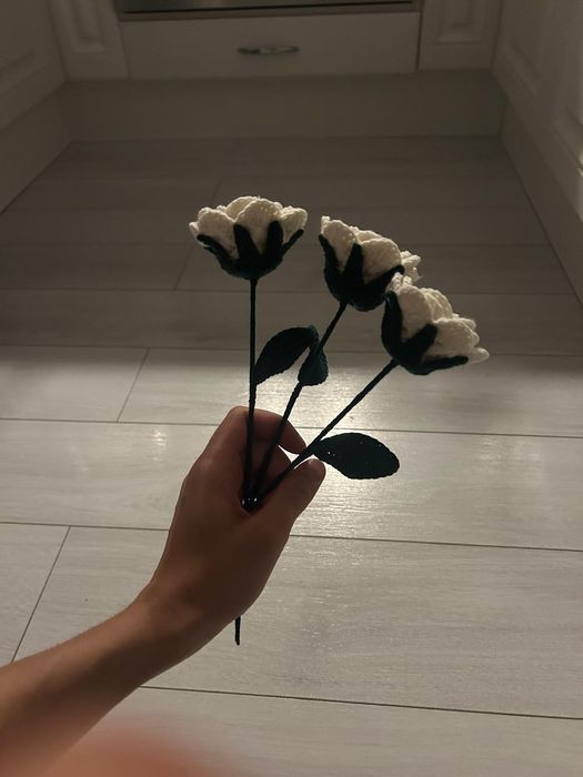 Ръчно плетени рози и играчки