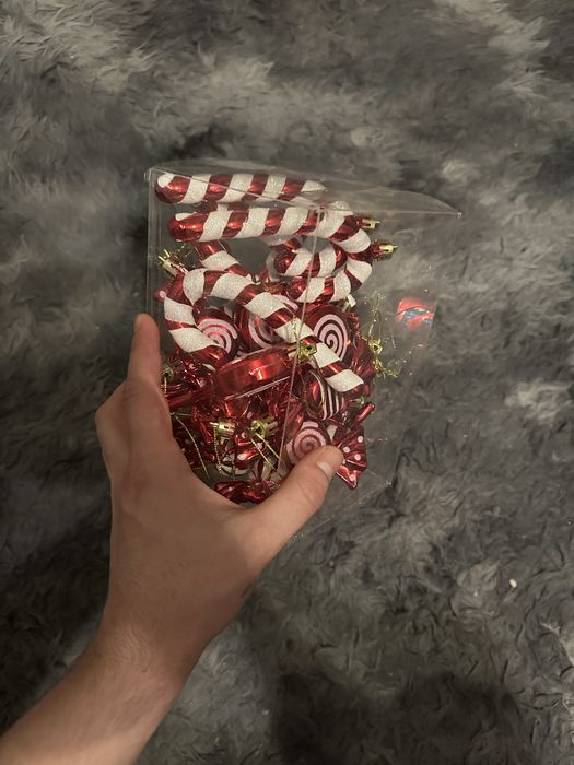 Продам ёлку с украшениями