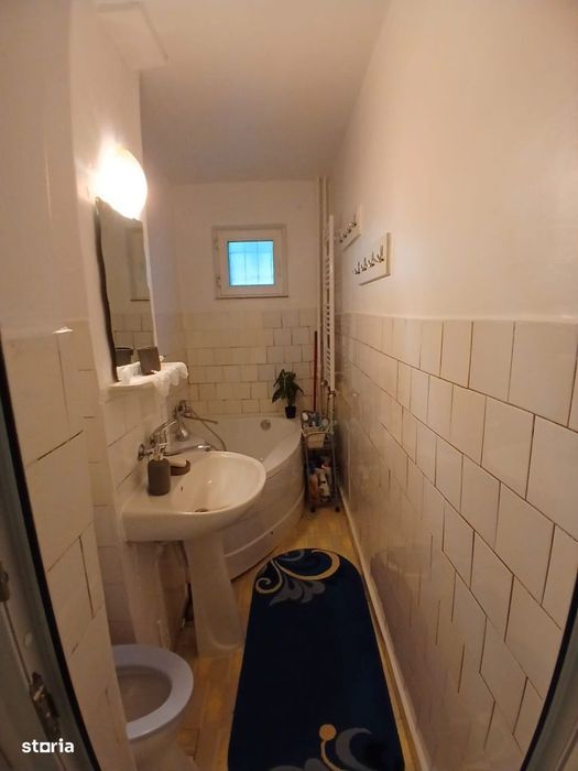 2 camere, Narcisa