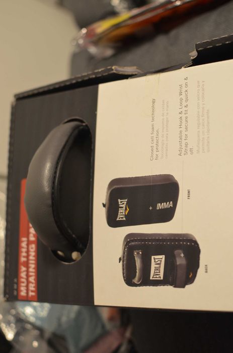 NOU! Perna antebrate EVERLAST MMA Muay Thai Training Pad