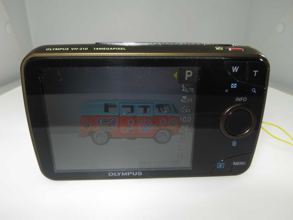 Olympus VH 210 ултра компактен фотоапарат в страхотен свеж зелен цвят и състояние като НОВО, тестван и работи отлично, пълен комплект