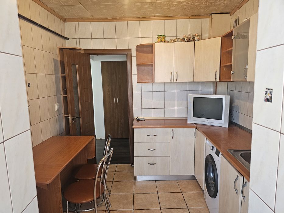 Închiriez apartament rond Alexandru cel Bun, 65 mp, 2 camere, decomandat